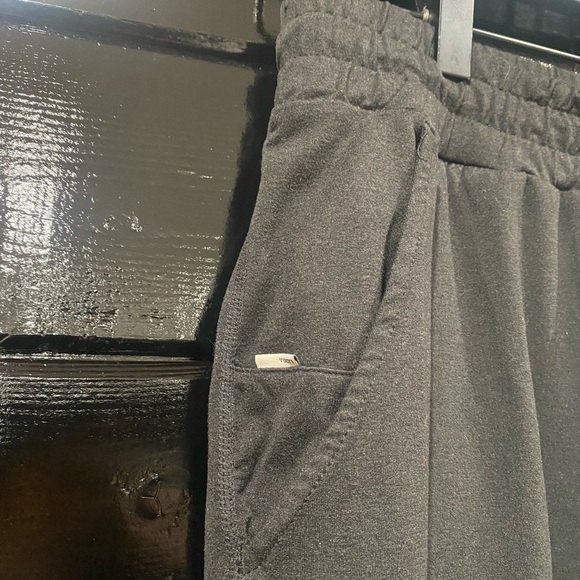 Vuori Black Charcoal Heather Ponto Performance Pant - Picture 3 of 6